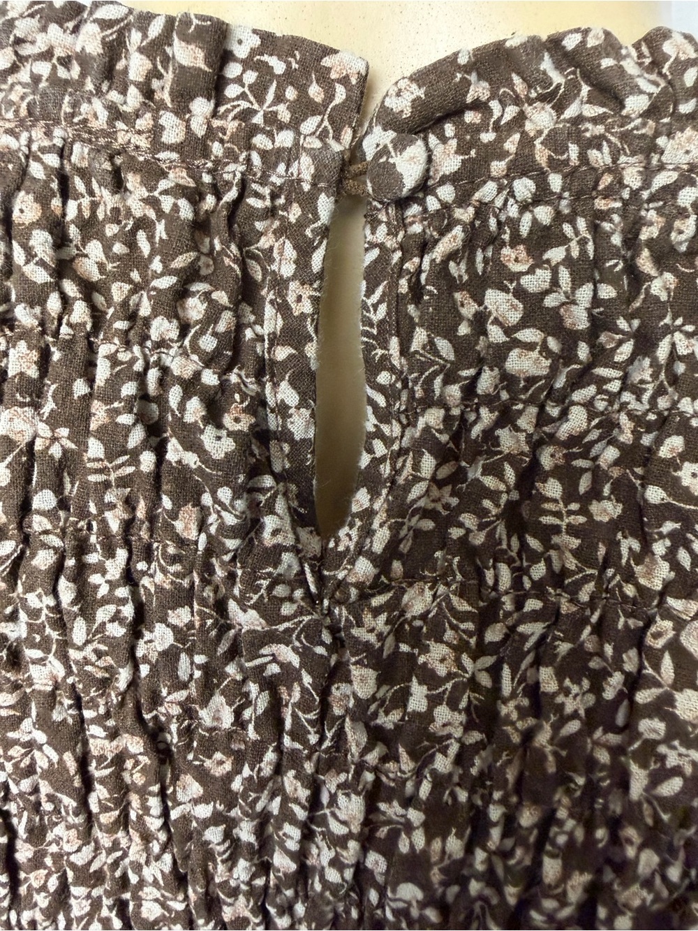 Neuflora Smocked Brown Floral Short-Sleeve Blouse small - Picture 5 of 5